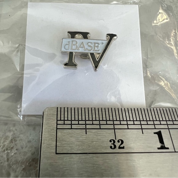 Rare dBase IV Lapel Pin NWT - Picture 2 of 3